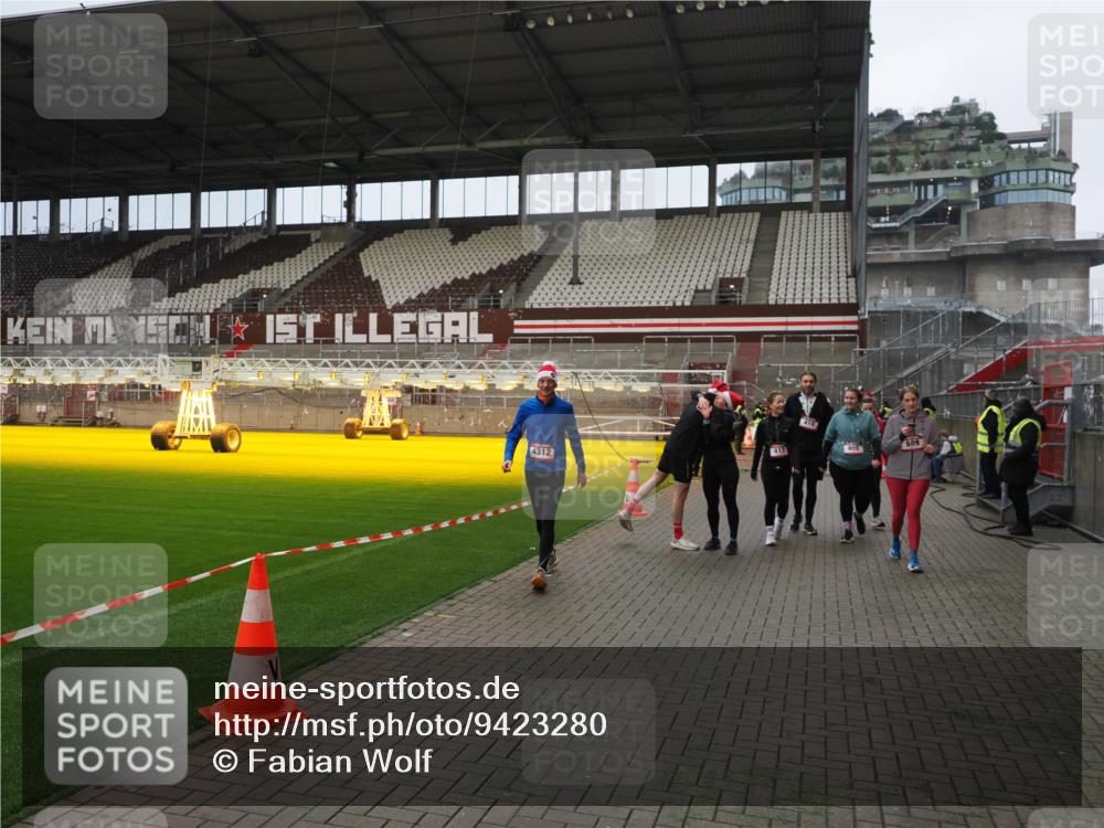 07.12.2025 - St. Pauli X-Mass-Run No. 15 Fabian Wolf http://msf.ph/oto/9423280 07.12.2025 11:58:49 Ziel 409, 413, 415, 419, 589, 3192, 3533, 4312, 4505 meine-sportfotos.de
