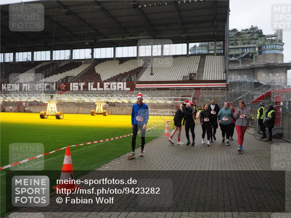 07.12.2025 - St. Pauli X-Mass-Run No. 15 Fabian Wolf http://msf.ph/oto/9423282 07.12.2025 11:58:49 Ziel 409, 413, 415, 419, 589, 3192, 3533, 4312, 4505 meine-sportfotos.de