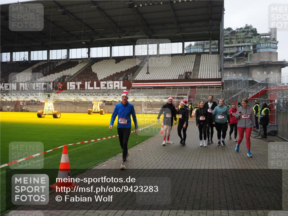 07.12.2025 - St. Pauli X-Mass-Run No. 15 Fabian Wolf http://msf.ph/oto/9423283 07.12.2025 11:58:50 Ziel 409, 413, 415, 419, 589, 3192, 3533, 4312, 4505 meine-sportfotos.de