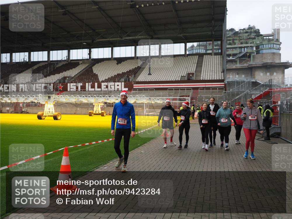 07.12.2025 - St. Pauli X-Mass-Run No. 15 Fabian Wolf http://msf.ph/oto/9423284 07.12.2025 11:58:50 Ziel 409, 413, 415, 419, 589, 3192, 3533, 4312, 4505 meine-sportfotos.de
