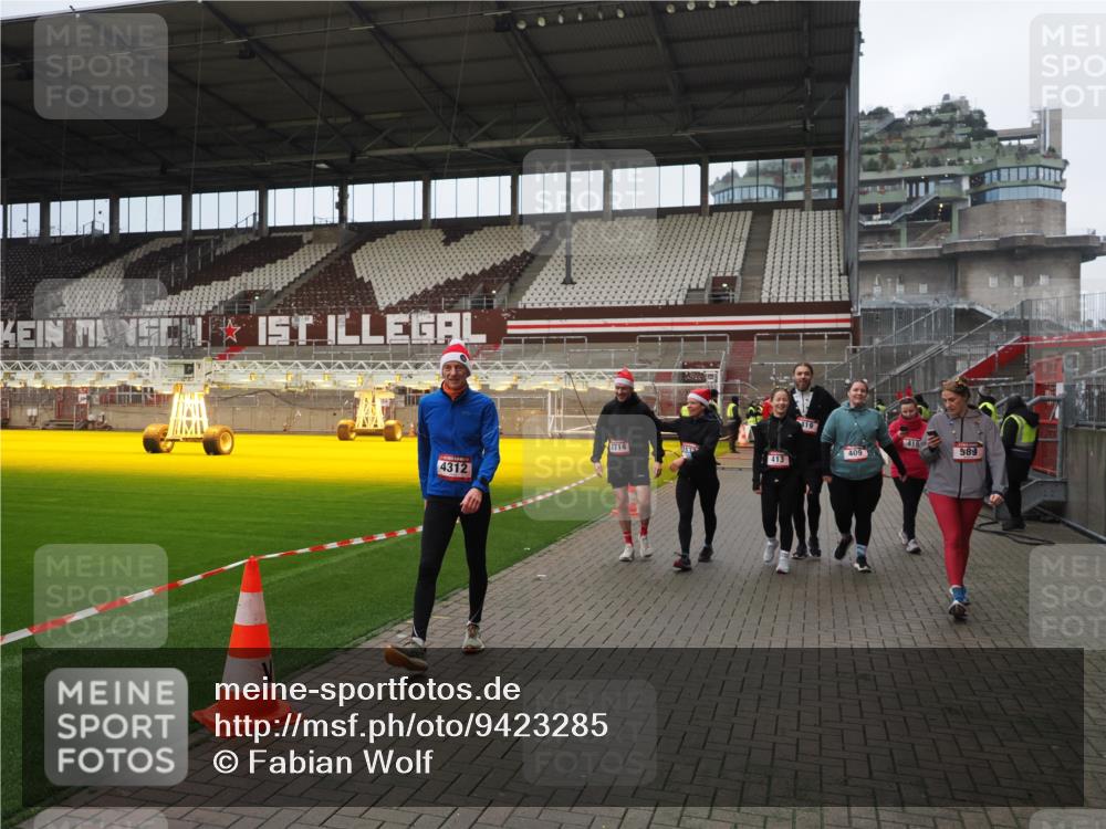 07.12.2025 - St. Pauli X-Mass-Run No. 15 Fabian Wolf http://msf.ph/oto/9423285 07.12.2025 11:58:50 Ziel 409, 413, 415, 419, 589, 3192, 3533, 4312, 4505 meine-sportfotos.de