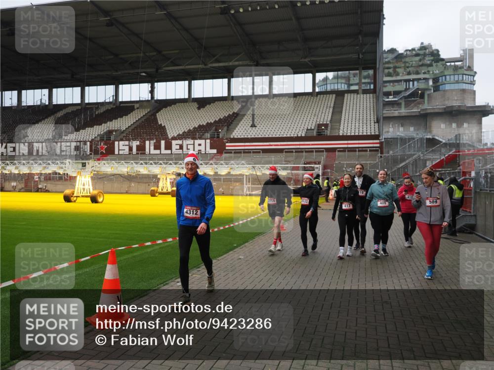 07.12.2025 - St. Pauli X-Mass-Run No. 15 Fabian Wolf http://msf.ph/oto/9423286 07.12.2025 11:58:50 Ziel 409, 413, 415, 419, 589, 3192, 3533, 4312, 4505 meine-sportfotos.de