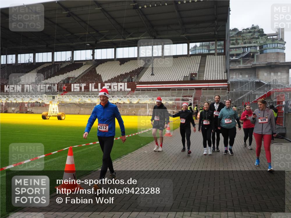 07.12.2025 - St. Pauli X-Mass-Run No. 15 Fabian Wolf http://msf.ph/oto/9423288 07.12.2025 11:58:51 Ziel 409, 413, 415, 419, 589, 1777, 3192, 3533, 4312, 4505 meine-sportfotos.de