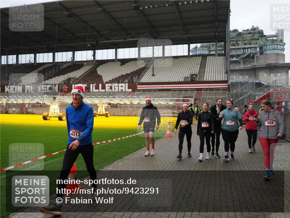 07.12.2025 - St. Pauli X-Mass-Run No. 15 Fabian Wolf http://msf.ph/oto/9423291 07.12.2025 11:58:51 Ziel 409, 413, 415, 419, 589, 1777, 3192, 3533, 4312, 4505 meine-sportfotos.de