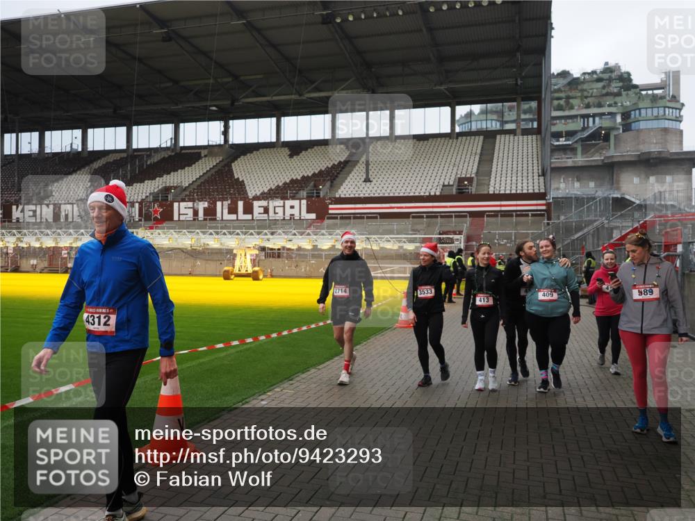 07.12.2025 - St. Pauli X-Mass-Run No. 15 Fabian Wolf http://msf.ph/oto/9423293 07.12.2025 11:58:52 Ziel 409, 413, 415, 419, 589, 1777, 3192, 3533, 4312, 4505 meine-sportfotos.de