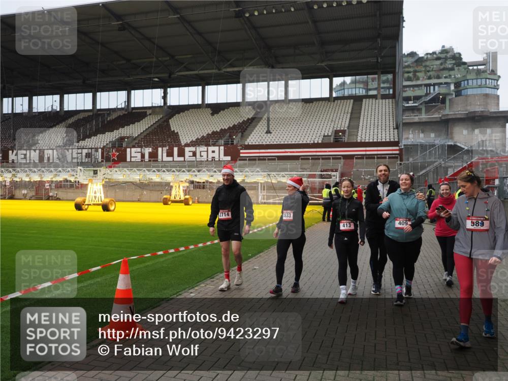 07.12.2025 - St. Pauli X-Mass-Run No. 15 Fabian Wolf http://msf.ph/oto/9423297 07.12.2025 11:58:53 Ziel 409, 413, 415, 419, 589, 1777, 3192, 3533, 4312, 4505 meine-sportfotos.de