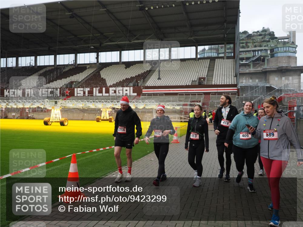 07.12.2025 - St. Pauli X-Mass-Run No. 15 Fabian Wolf http://msf.ph/oto/9423299 07.12.2025 11:58:53 Ziel 409, 413, 415, 419, 589, 1777, 3192, 3533, 4312, 4505 meine-sportfotos.de