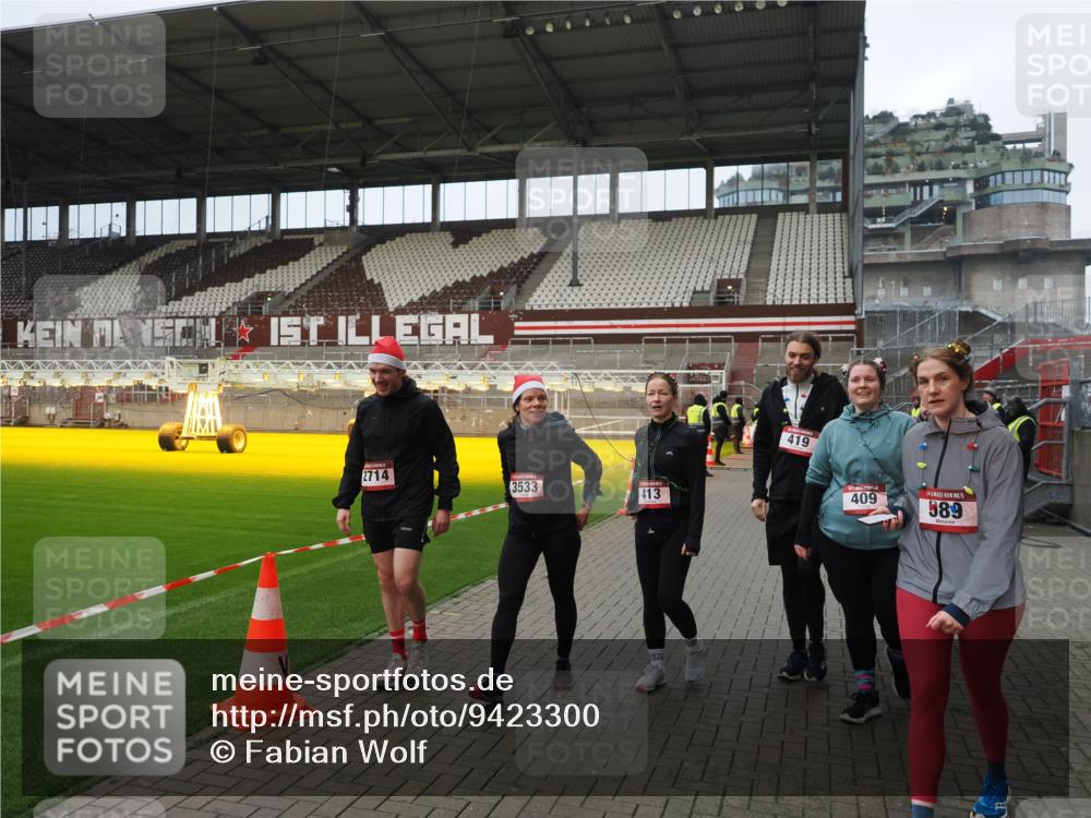 07.12.2025 - St. Pauli X-Mass-Run No. 15 Fabian Wolf http://msf.ph/oto/9423300 07.12.2025 11:58:54 Ziel 409, 413, 415, 419, 589, 1777, 3533, 4312 meine-sportfotos.de