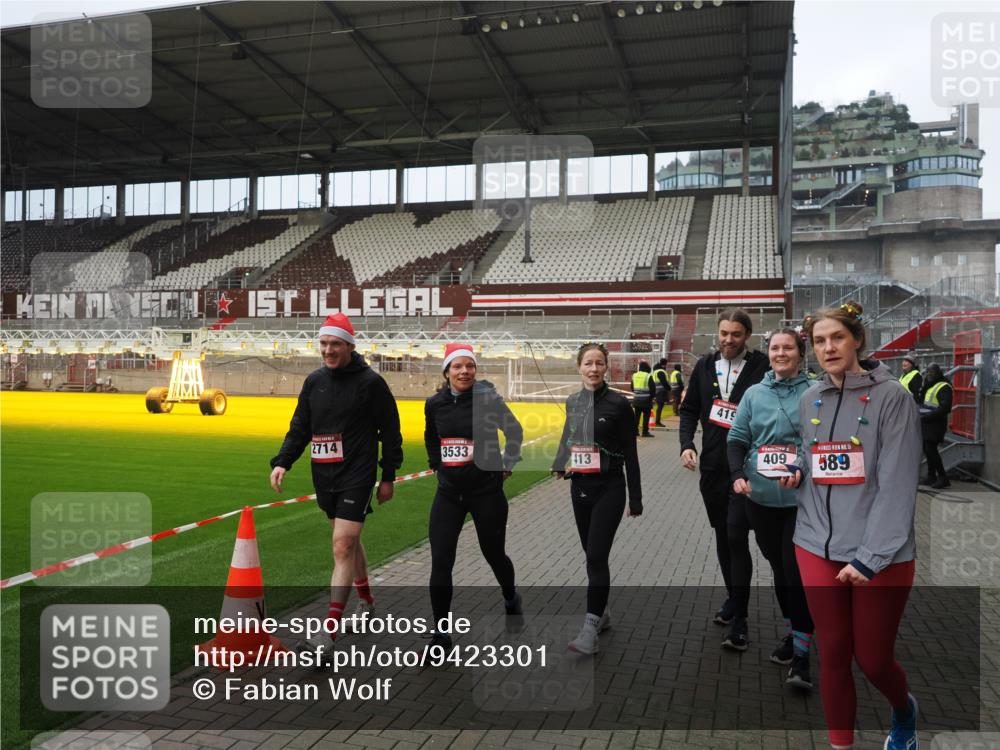 07.12.2025 - St. Pauli X-Mass-Run No. 15 Fabian Wolf http://msf.ph/oto/9423301 07.12.2025 11:58:54 Ziel 409, 413, 415, 419, 589, 1777, 3533, 4312 meine-sportfotos.de