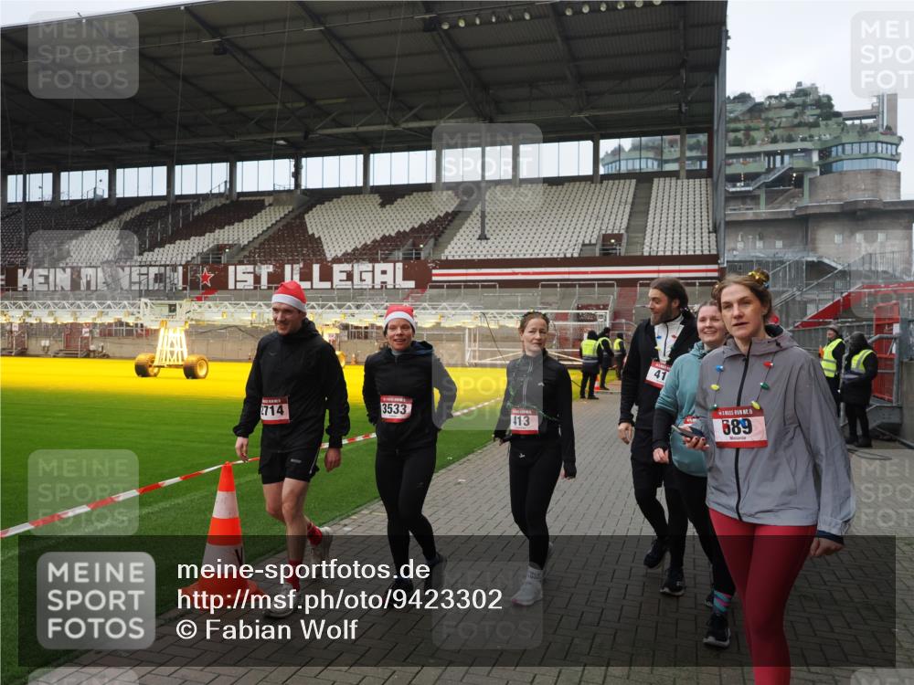 07.12.2025 - St. Pauli X-Mass-Run No. 15 Fabian Wolf http://msf.ph/oto/9423302 07.12.2025 11:58:54 Ziel 409, 413, 415, 419, 589, 1777, 3533, 4312 meine-sportfotos.de