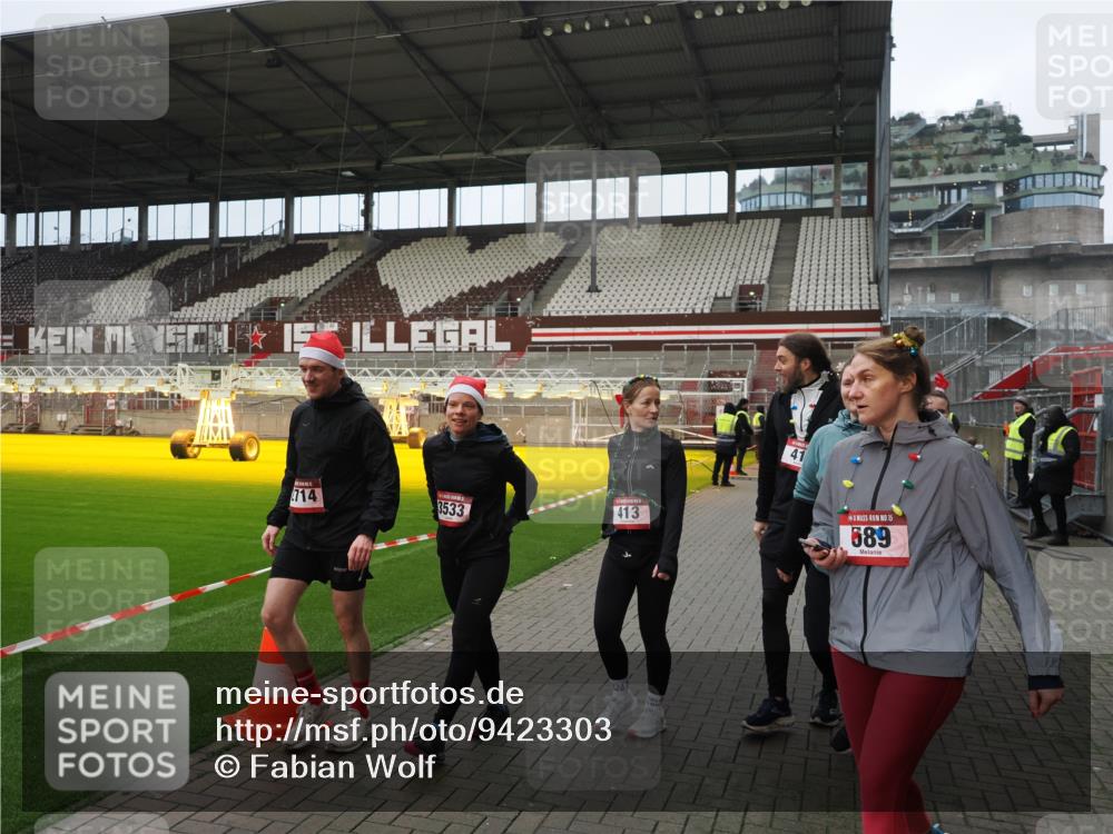 07.12.2025 - St. Pauli X-Mass-Run No. 15 Fabian Wolf http://msf.ph/oto/9423303 07.12.2025 11:58:54 Ziel 409, 413, 415, 419, 589, 1777, 3533, 4312 meine-sportfotos.de