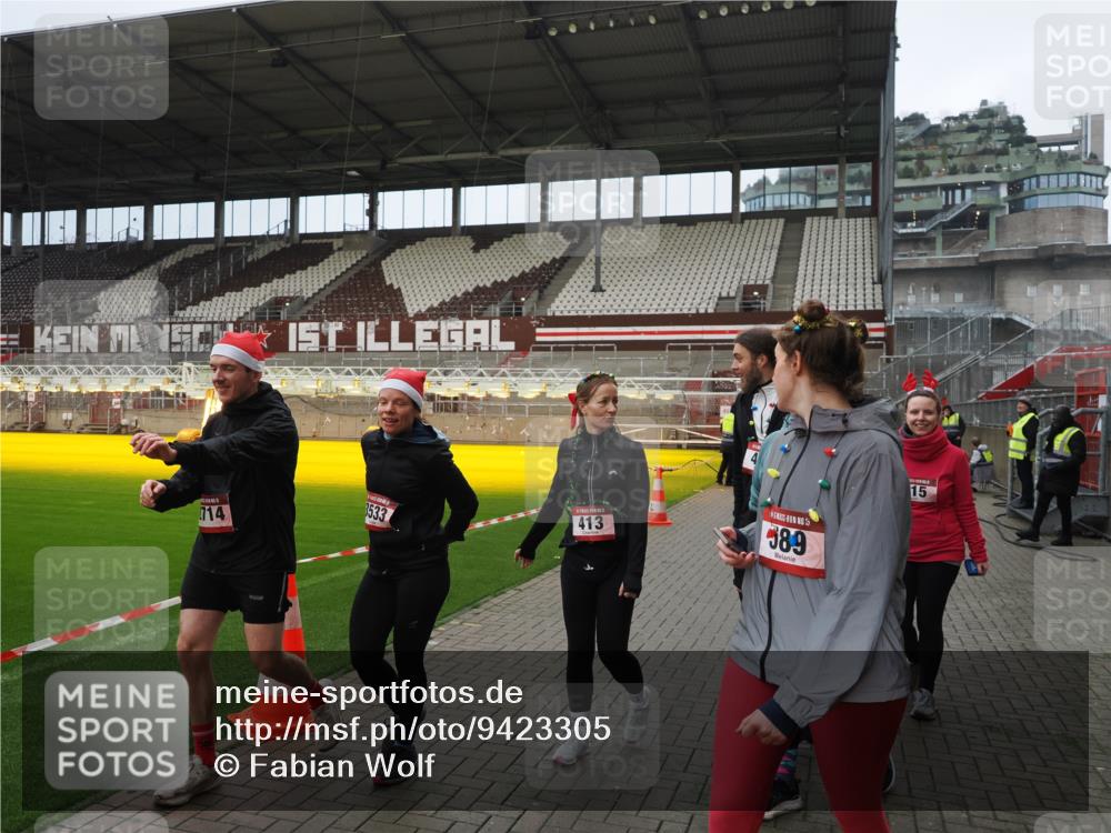 07.12.2025 - St. Pauli X-Mass-Run No. 15 Fabian Wolf http://msf.ph/oto/9423305 07.12.2025 11:58:55 Ziel 409, 413, 415, 419, 589, 1777, 3533, 4312 meine-sportfotos.de