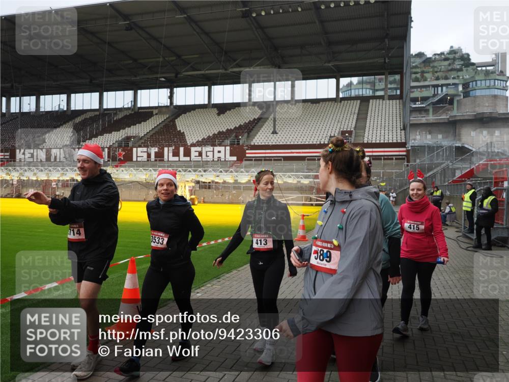 07.12.2025 - St. Pauli X-Mass-Run No. 15 Fabian Wolf http://msf.ph/oto/9423306 07.12.2025 11:58:55 Ziel 409, 413, 415, 419, 589, 1777, 3533, 4312 meine-sportfotos.de