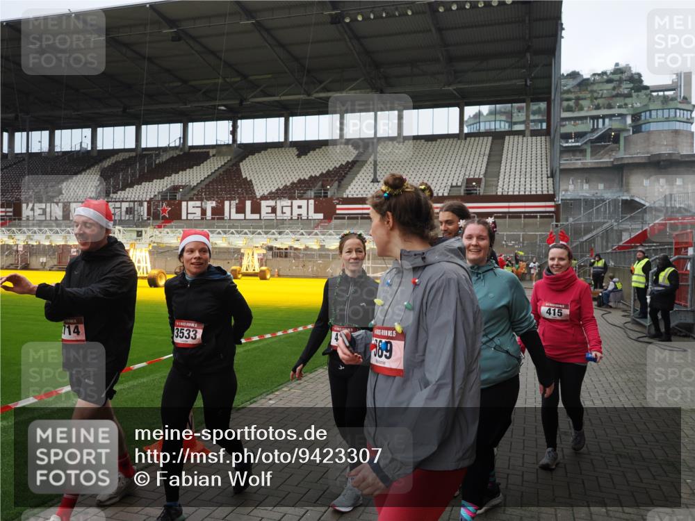 07.12.2025 - St. Pauli X-Mass-Run No. 15 Fabian Wolf http://msf.ph/oto/9423307 07.12.2025 11:58:55 Ziel 409, 413, 415, 419, 589, 1777, 3533, 4312 meine-sportfotos.de