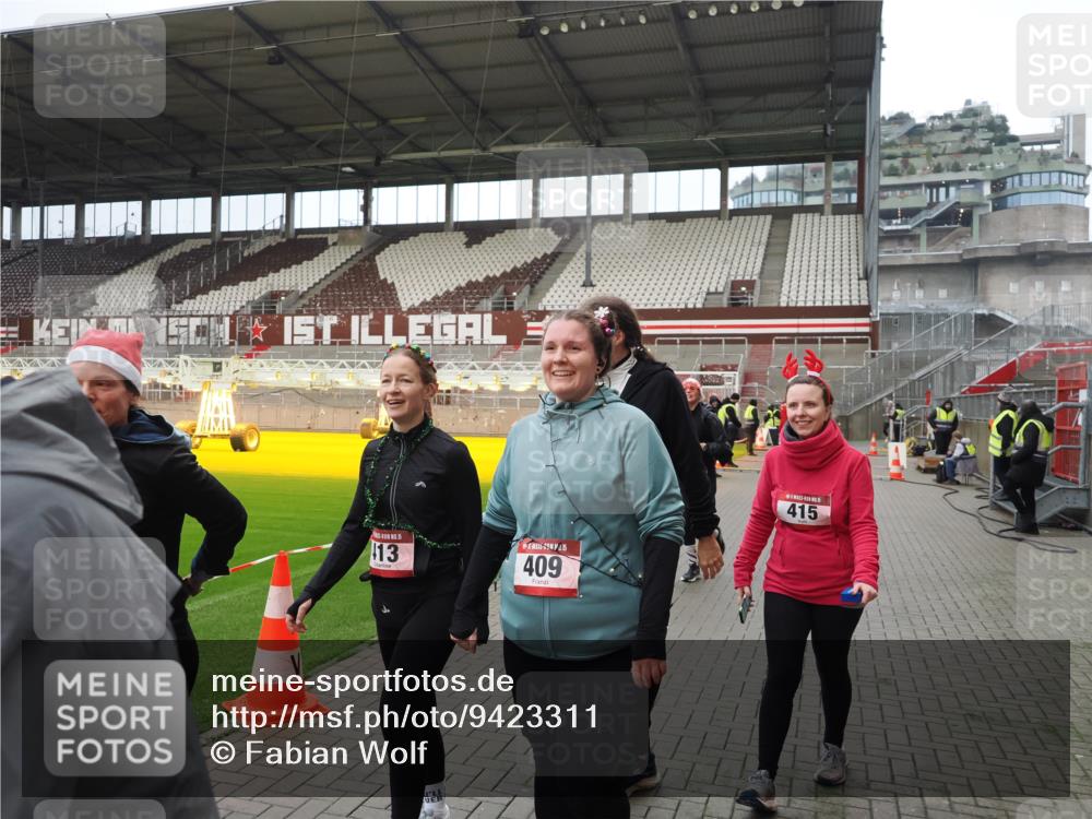07.12.2025 - St. Pauli X-Mass-Run No. 15 Fabian Wolf http://msf.ph/oto/9423311 07.12.2025 11:58:56 Ziel 409, 413, 415, 419, 589, 1777, 3533, 4312 meine-sportfotos.de