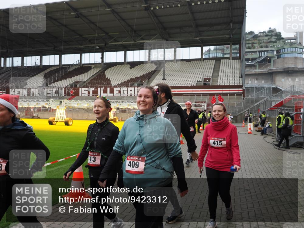 07.12.2025 - St. Pauli X-Mass-Run No. 15 Fabian Wolf http://msf.ph/oto/9423312 07.12.2025 11:58:56 Ziel 409, 413, 415, 419, 589, 1777, 3533, 4312 meine-sportfotos.de