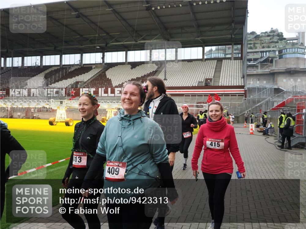 07.12.2025 - St. Pauli X-Mass-Run No. 15 Fabian Wolf http://msf.ph/oto/9423313 07.12.2025 11:58:56 Ziel 409, 413, 415, 419, 589, 1777, 3533, 4312 meine-sportfotos.de