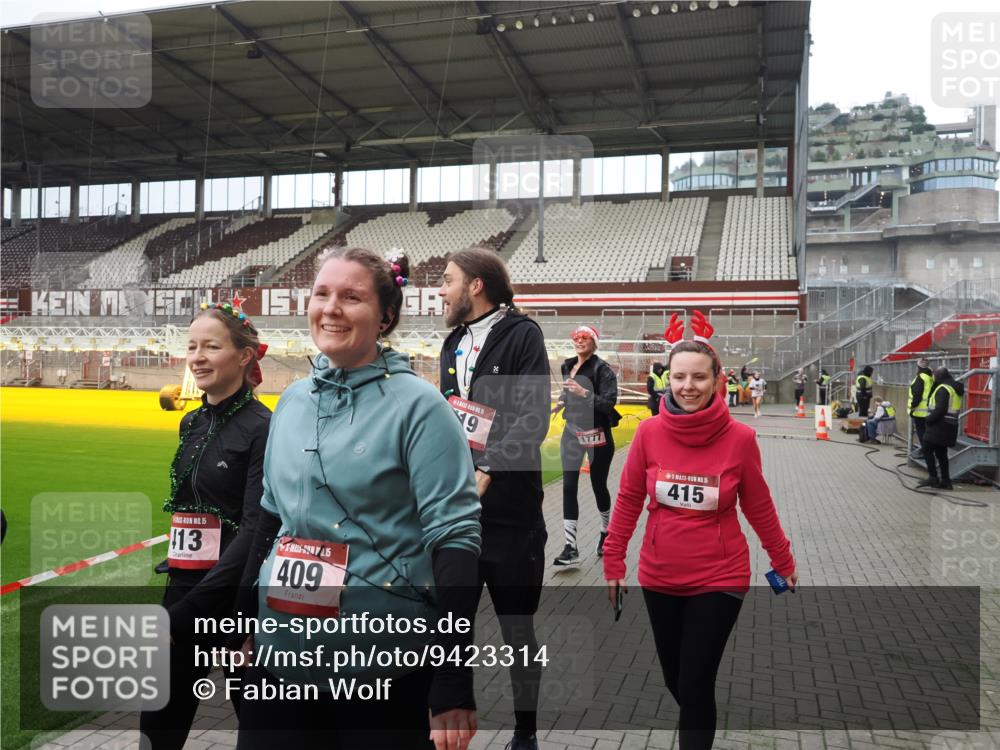 07.12.2025 - St. Pauli X-Mass-Run No. 15 Fabian Wolf http://msf.ph/oto/9423314 07.12.2025 11:58:57 Ziel 409, 413, 415, 419, 589, 1777, 3533, 4312 meine-sportfotos.de