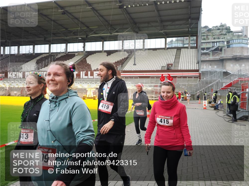 07.12.2025 - St. Pauli X-Mass-Run No. 15 Fabian Wolf http://msf.ph/oto/9423315 07.12.2025 11:58:57 Ziel 409, 413, 415, 419, 589, 1777, 3533, 4312 meine-sportfotos.de