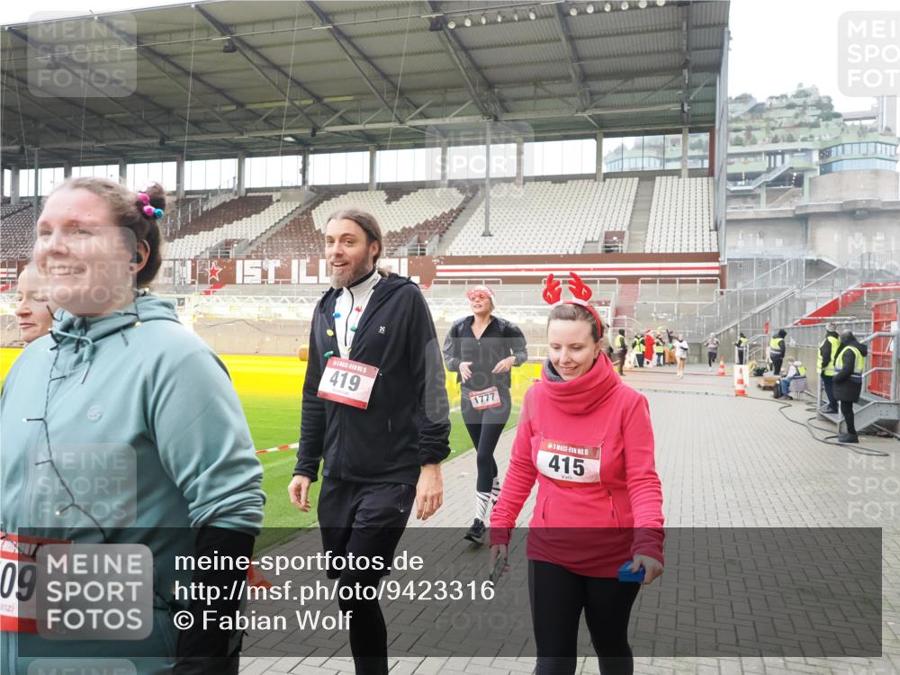 07.12.2025 - St. Pauli X-Mass-Run No. 15 Fabian Wolf http://msf.ph/oto/9423316 07.12.2025 11:58:57 Ziel 409, 413, 415, 419, 589, 1777, 3533, 4312 meine-sportfotos.de