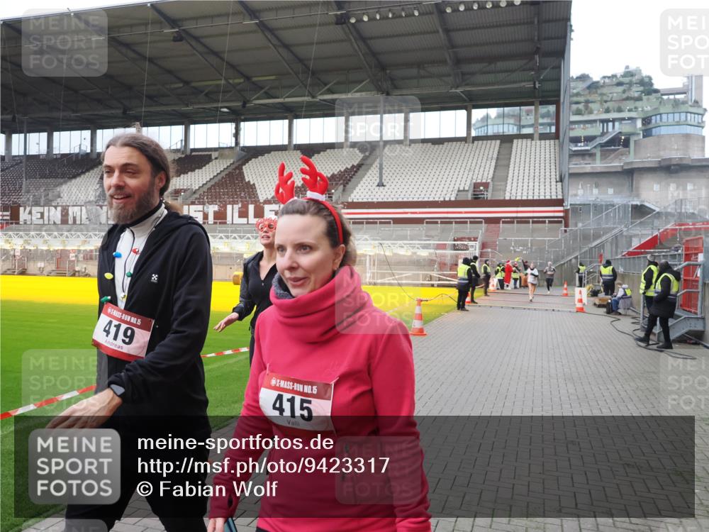 07.12.2025 - St. Pauli X-Mass-Run No. 15 Fabian Wolf http://msf.ph/oto/9423317 07.12.2025 11:58:58 Ziel 409, 413, 415, 419, 589, 1777, 3533, 4312, 4733 meine-sportfotos.de