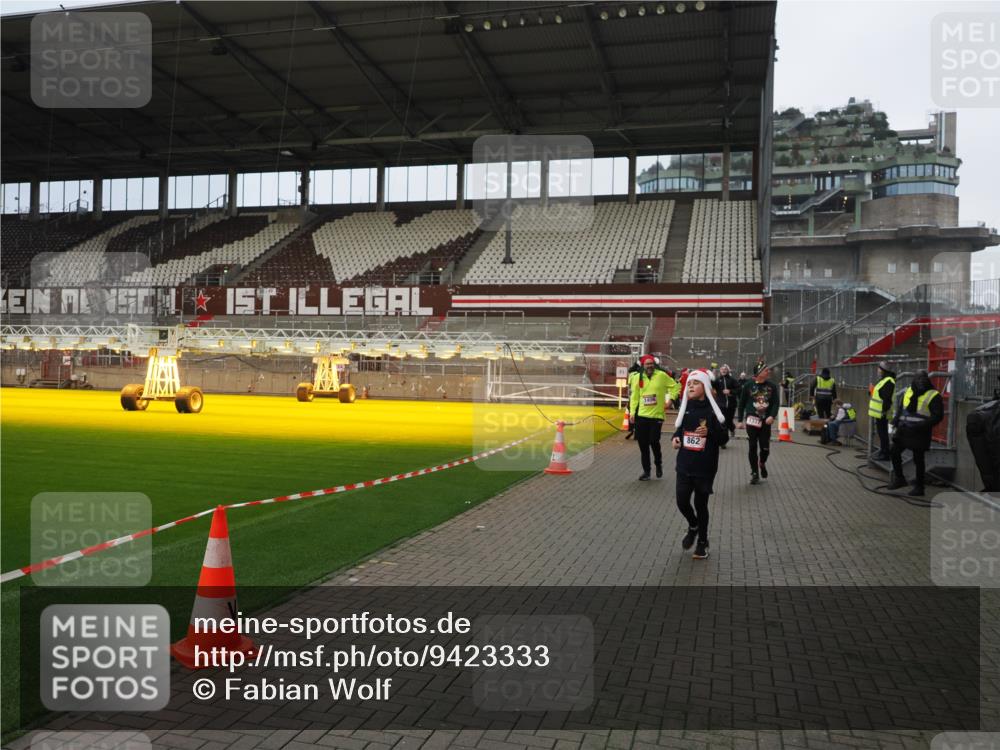 07.12.2025 - St. Pauli X-Mass-Run No. 15 Fabian Wolf http://msf.ph/oto/9423333 07.12.2025 11:59:15 Ziel 862, 1337, 1406, 4733, 4749, 4790 meine-sportfotos.de