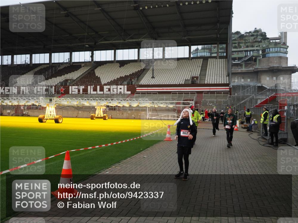 07.12.2025 - St. Pauli X-Mass-Run No. 15 Fabian Wolf http://msf.ph/oto/9423337 07.12.2025 11:59:15 Ziel 862, 1337, 1406, 4733, 4749, 4790 meine-sportfotos.de