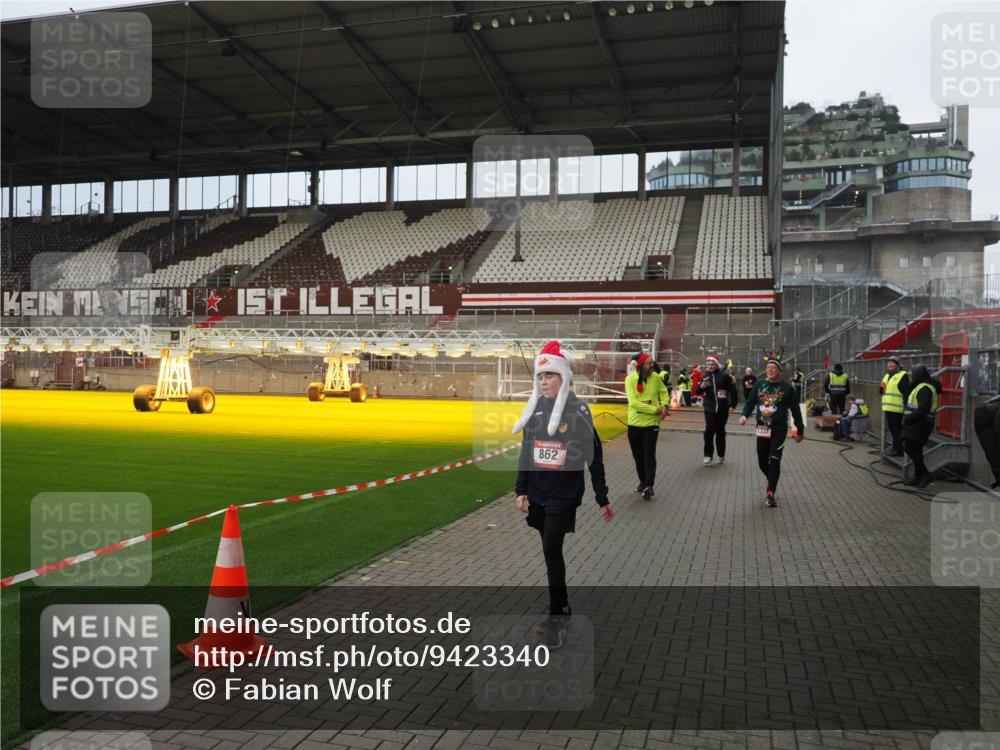 07.12.2025 - St. Pauli X-Mass-Run No. 15 Fabian Wolf http://msf.ph/oto/9423340 07.12.2025 11:59:16 Ziel 862, 1337, 1406, 4733, 4749, 4790 meine-sportfotos.de