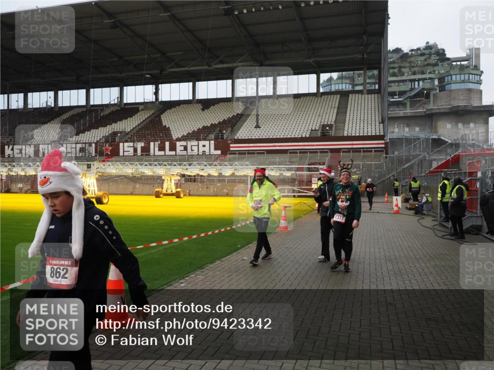 07.12.2025 - St. Pauli X-Mass-Run No. 15 Fabian Wolf http://msf.ph/oto/9423342 07.12.2025 11:59:18 Ziel 862, 1337, 1406, 4242, 4733, 4749, 4790 meine-sportfotos.de