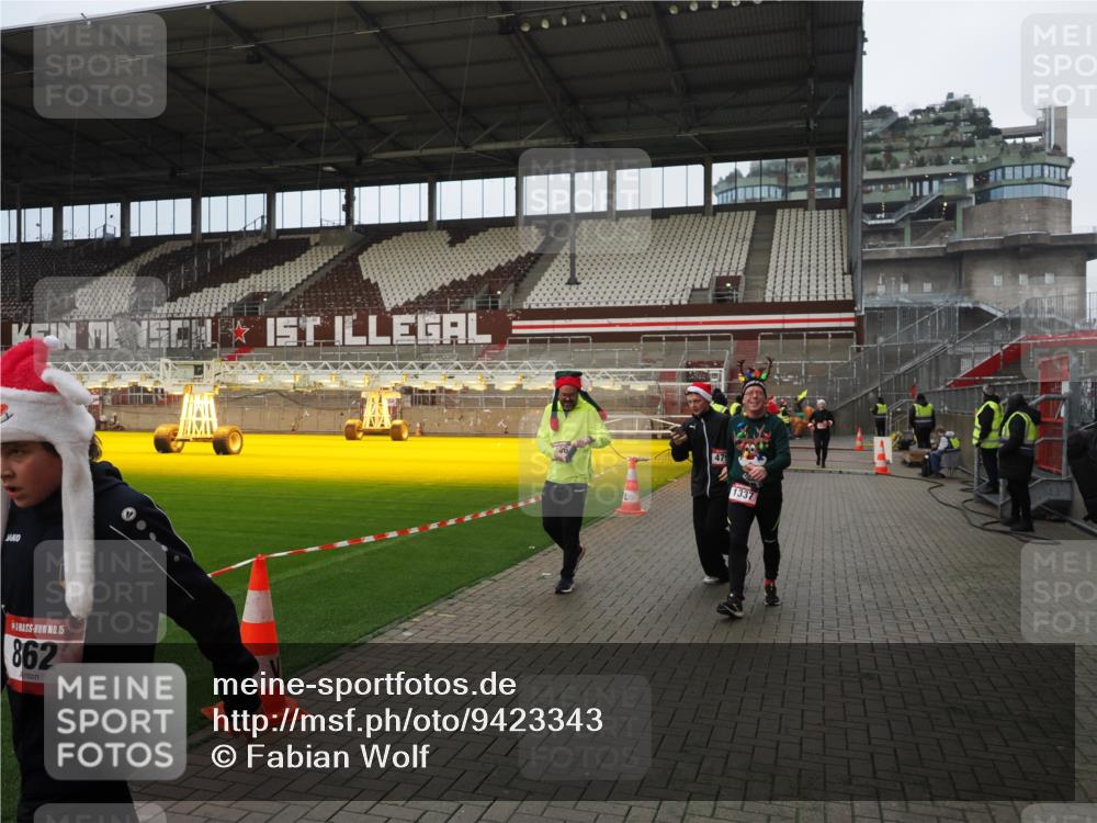 07.12.2025 - St. Pauli X-Mass-Run No. 15 Fabian Wolf http://msf.ph/oto/9423343 07.12.2025 11:59:19 Ziel 862, 1337, 1406, 4242, 4749, 4790 meine-sportfotos.de