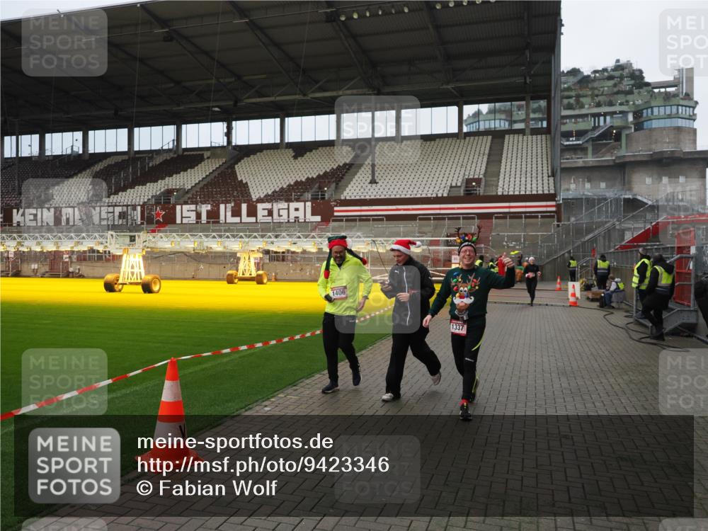 07.12.2025 - St. Pauli X-Mass-Run No. 15 Fabian Wolf http://msf.ph/oto/9423346 07.12.2025 11:59:19 Ziel 862, 1337, 1406, 4242, 4749, 4790 meine-sportfotos.de