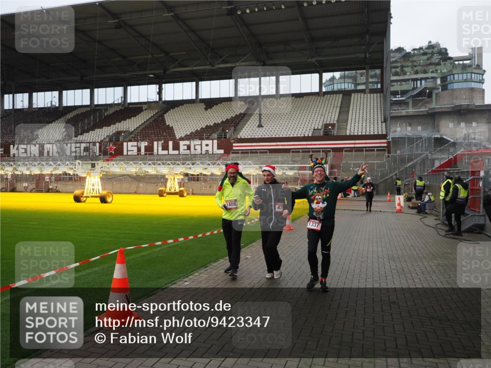 07.12.2025 - St. Pauli X-Mass-Run No. 15 Fabian Wolf http://msf.ph/oto/9423347 07.12.2025 11:59:19 Ziel 862, 1337, 1406, 4242, 4749, 4790 meine-sportfotos.de