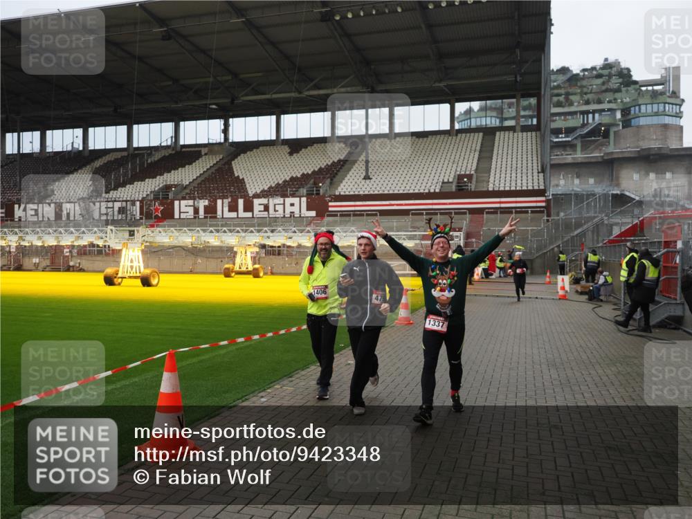 07.12.2025 - St. Pauli X-Mass-Run No. 15 Fabian Wolf http://msf.ph/oto/9423348 07.12.2025 11:59:20 Ziel 862, 1337, 1406, 4242, 4749, 4790 meine-sportfotos.de