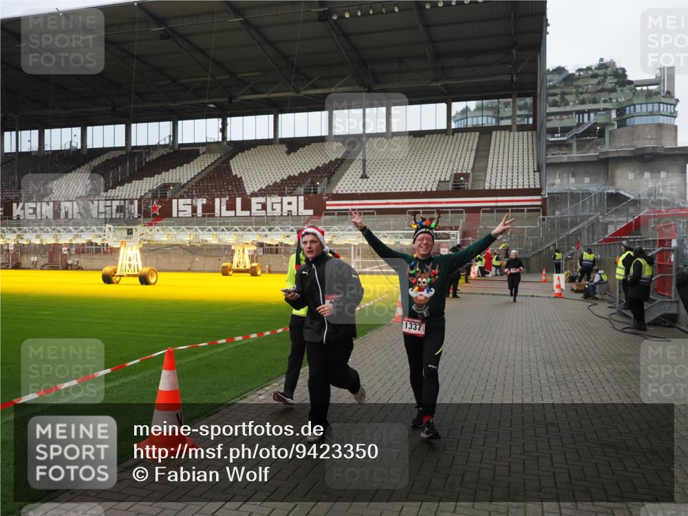 07.12.2025 - St. Pauli X-Mass-Run No. 15 Fabian Wolf http://msf.ph/oto/9423350 07.12.2025 11:59:20 Ziel 862, 1337, 1406, 4242, 4749, 4790 meine-sportfotos.de