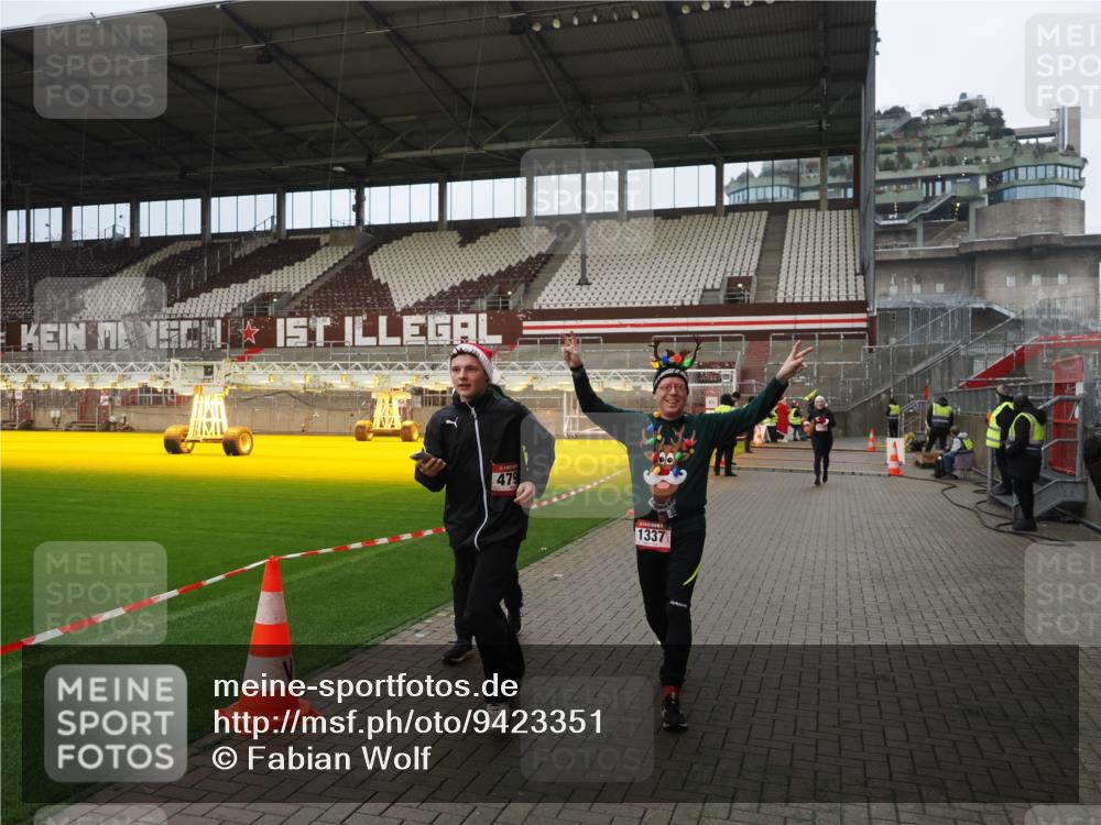 07.12.2025 - St. Pauli X-Mass-Run No. 15 Fabian Wolf http://msf.ph/oto/9423351 07.12.2025 11:59:20 Ziel 862, 1337, 1406, 4242, 4749, 4790 meine-sportfotos.de