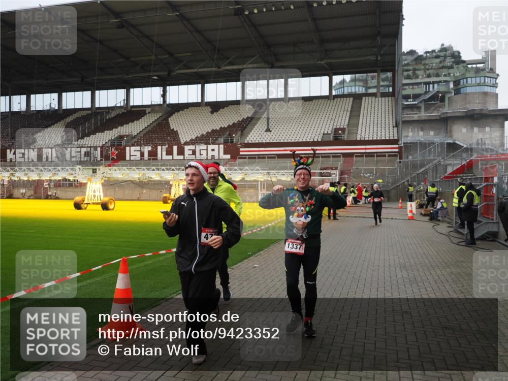 07.12.2025 - St. Pauli X-Mass-Run No. 15 Fabian Wolf http://msf.ph/oto/9423352 07.12.2025 11:59:20 Ziel 862, 1337, 1406, 4242, 4749, 4790 meine-sportfotos.de