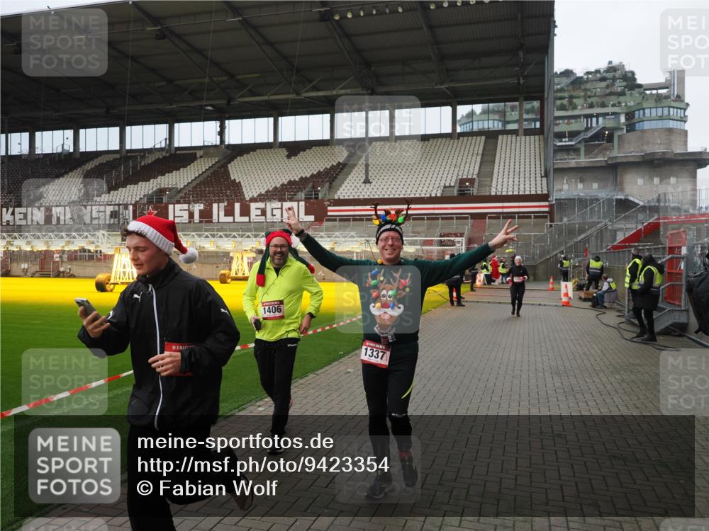 07.12.2025 - St. Pauli X-Mass-Run No. 15 Fabian Wolf http://msf.ph/oto/9423354 07.12.2025 11:59:21 Ziel 862, 1337, 1406, 4242, 4790 meine-sportfotos.de