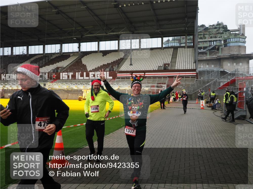 07.12.2025 - St. Pauli X-Mass-Run No. 15 Fabian Wolf http://msf.ph/oto/9423355 07.12.2025 11:59:21 Ziel 862, 1337, 1406, 4242, 4790 meine-sportfotos.de