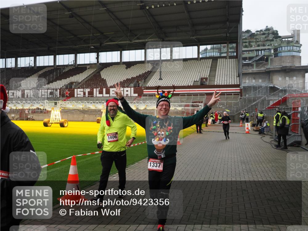 07.12.2025 - St. Pauli X-Mass-Run No. 15 Fabian Wolf http://msf.ph/oto/9423356 07.12.2025 11:59:21 Ziel 862, 1337, 1406, 4242, 4790 meine-sportfotos.de