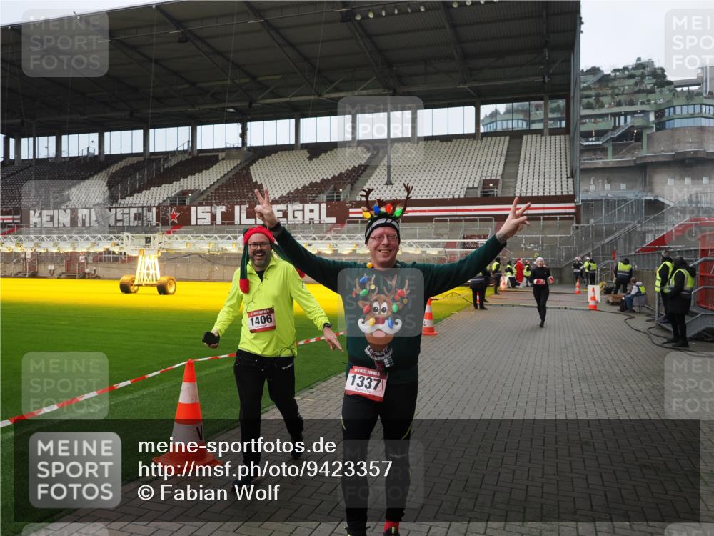 07.12.2025 - St. Pauli X-Mass-Run No. 15 Fabian Wolf http://msf.ph/oto/9423357 07.12.2025 11:59:21 Ziel 862, 1337, 1406, 4242, 4790 meine-sportfotos.de