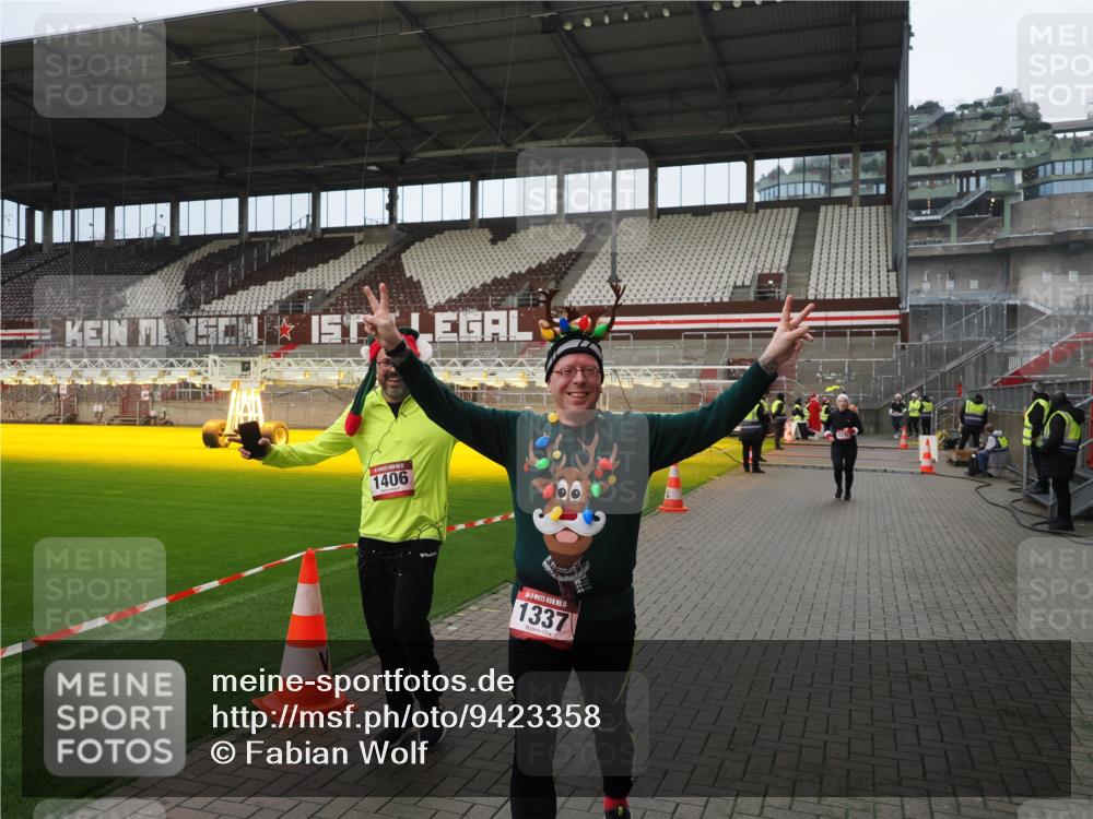 07.12.2025 - St. Pauli X-Mass-Run No. 15 Fabian Wolf http://msf.ph/oto/9423358 07.12.2025 11:59:22 Ziel 862, 1337, 1406, 4242, 4790 meine-sportfotos.de