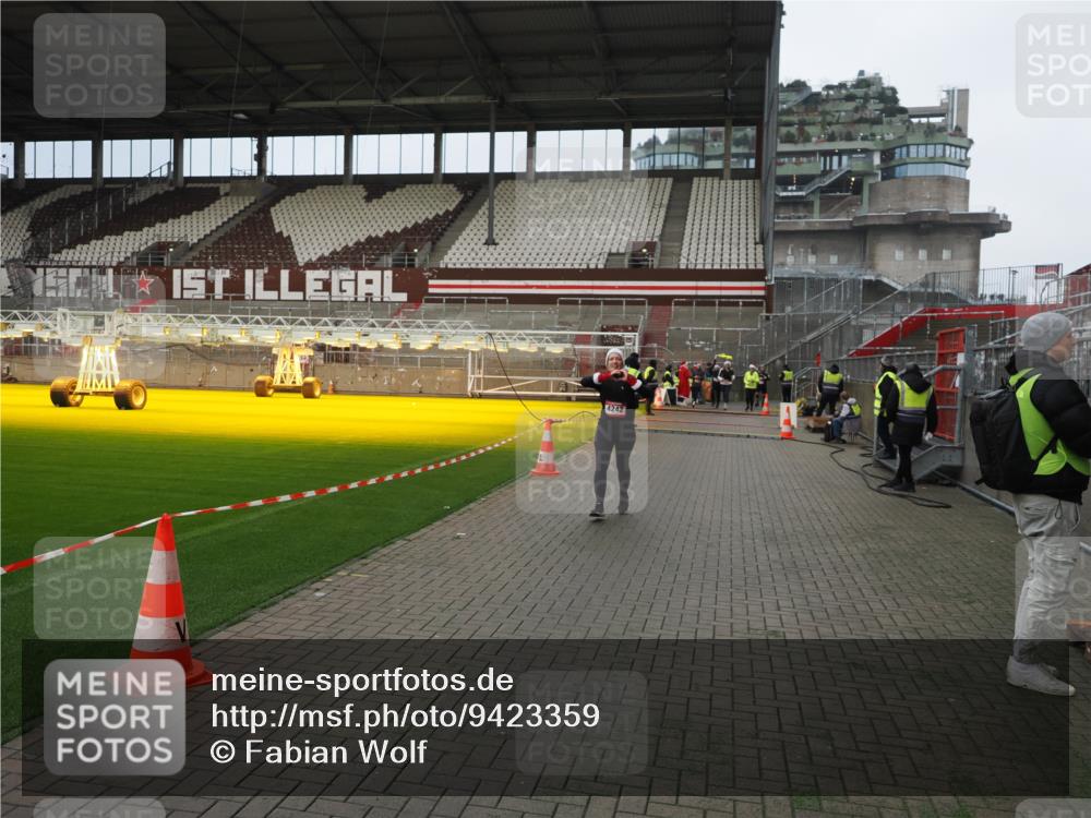 07.12.2025 - St. Pauli X-Mass-Run No. 15 Fabian Wolf http://msf.ph/oto/9423359 07.12.2025 11:59:24 Ziel 862, 1337, 1406, 4242, 4790 meine-sportfotos.de