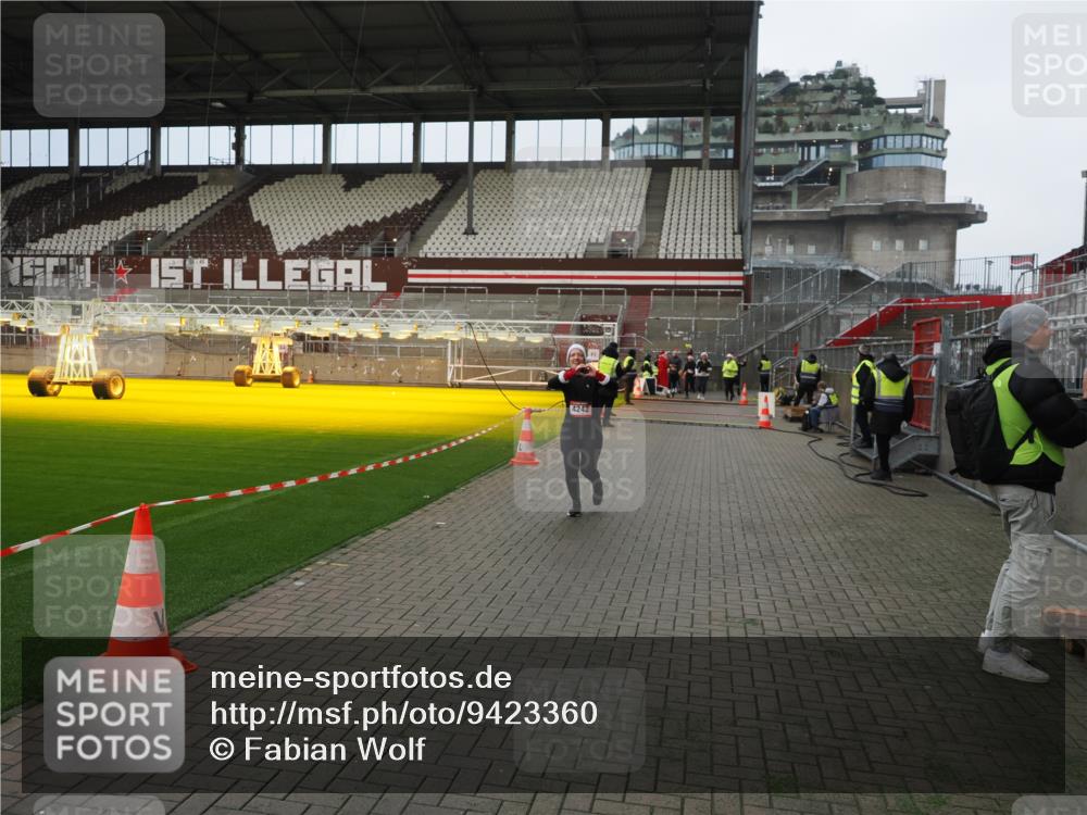 07.12.2025 - St. Pauli X-Mass-Run No. 15 Fabian Wolf http://msf.ph/oto/9423360 07.12.2025 11:59:24 Ziel 862, 1337, 1406, 4242, 4790 meine-sportfotos.de