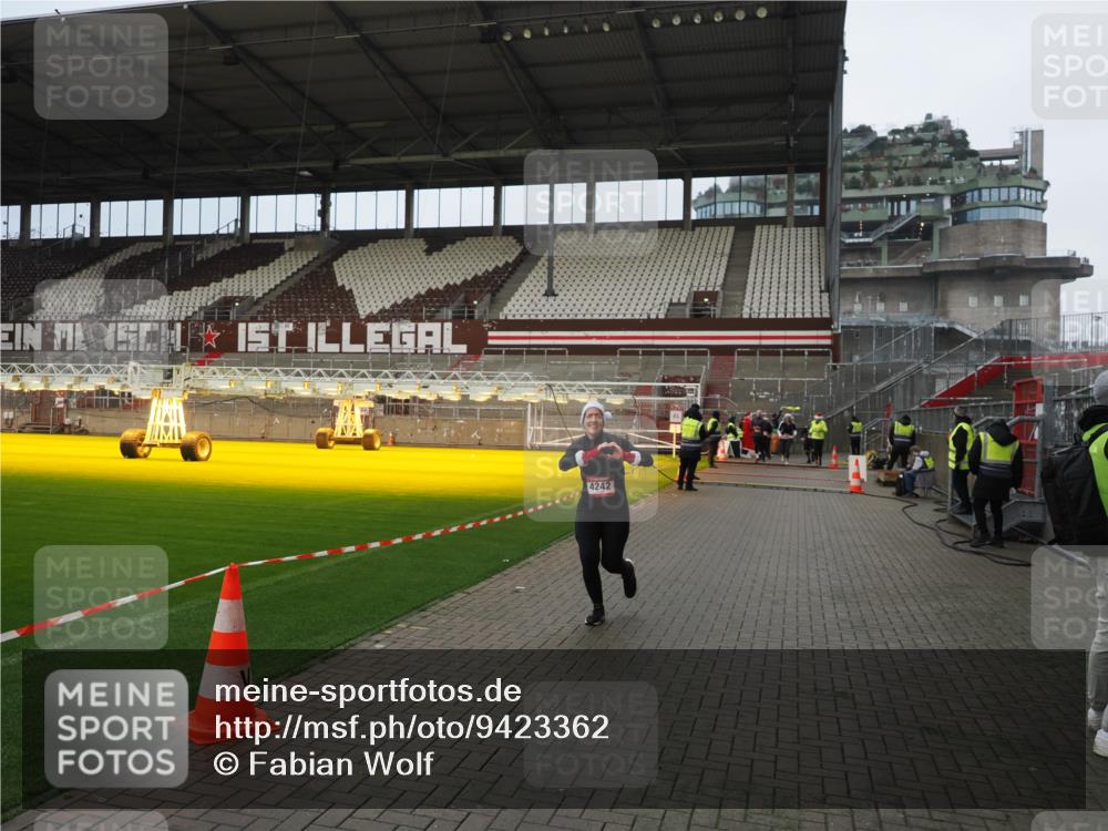 07.12.2025 - St. Pauli X-Mass-Run No. 15 Fabian Wolf http://msf.ph/oto/9423362 07.12.2025 11:59:25 Ziel 862, 1337, 1406, 4242, 4790 meine-sportfotos.de