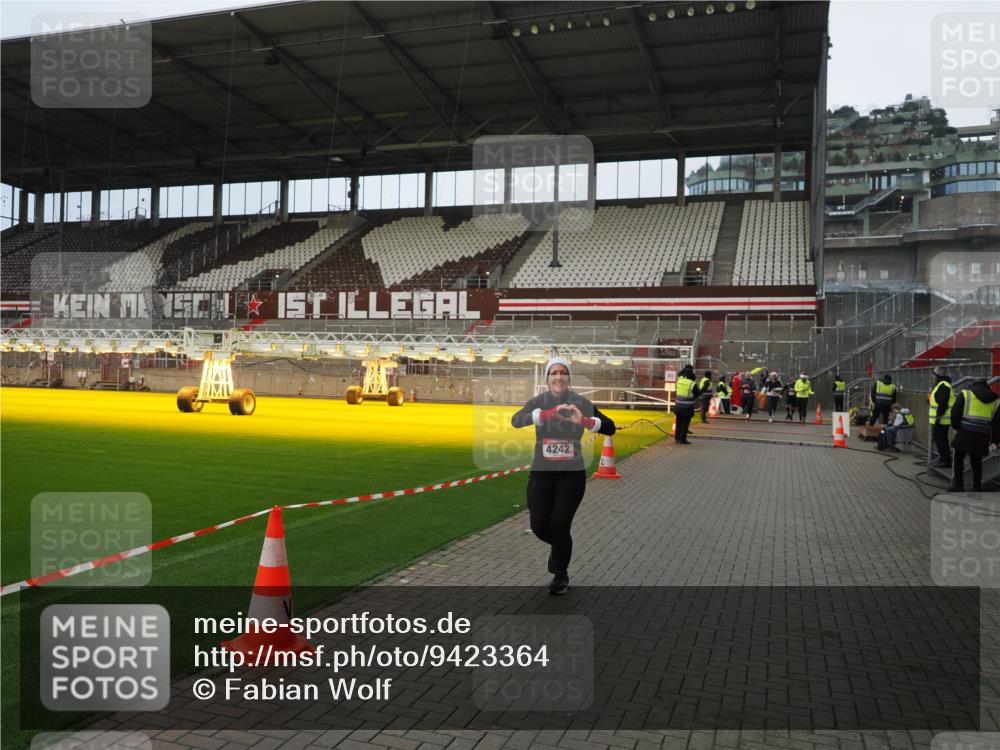 07.12.2025 - St. Pauli X-Mass-Run No. 15 Fabian Wolf http://msf.ph/oto/9423364 07.12.2025 11:59:25 Ziel 862, 1337, 1406, 4242, 4790 meine-sportfotos.de