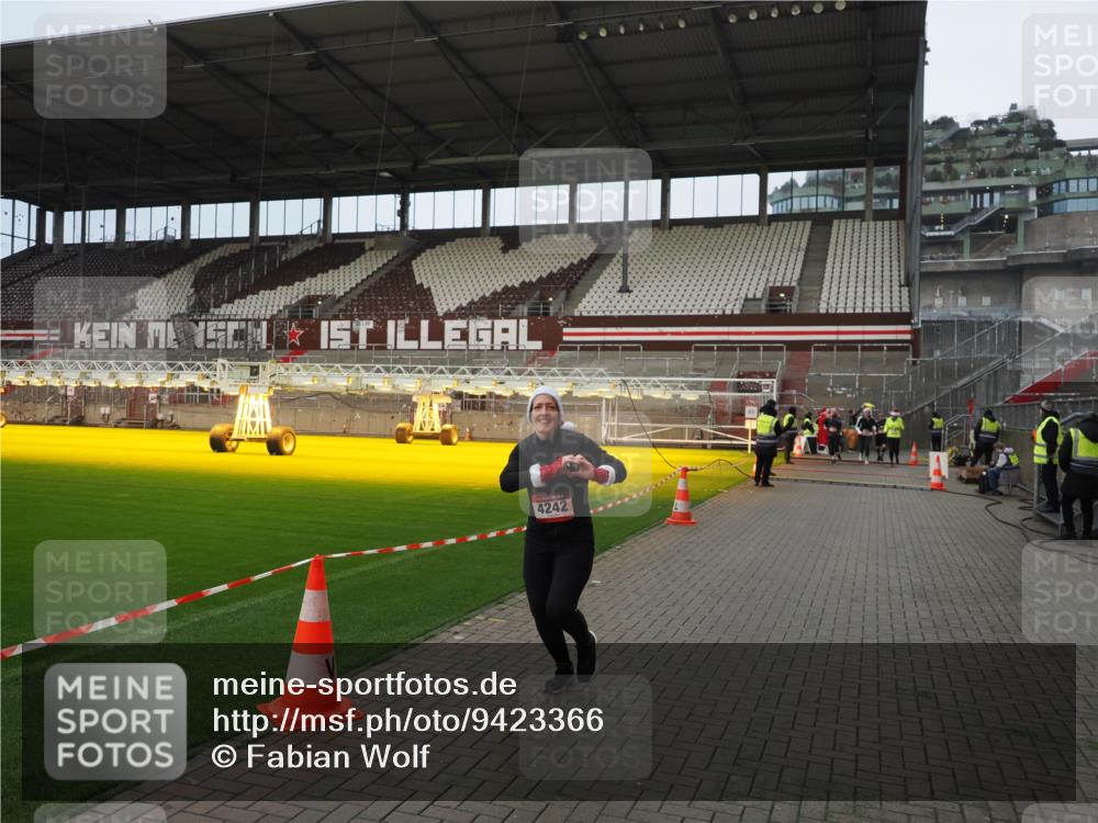 07.12.2025 - St. Pauli X-Mass-Run No. 15 Fabian Wolf http://msf.ph/oto/9423366 07.12.2025 11:59:25 Ziel 862, 1337, 1406, 4242, 4790 meine-sportfotos.de