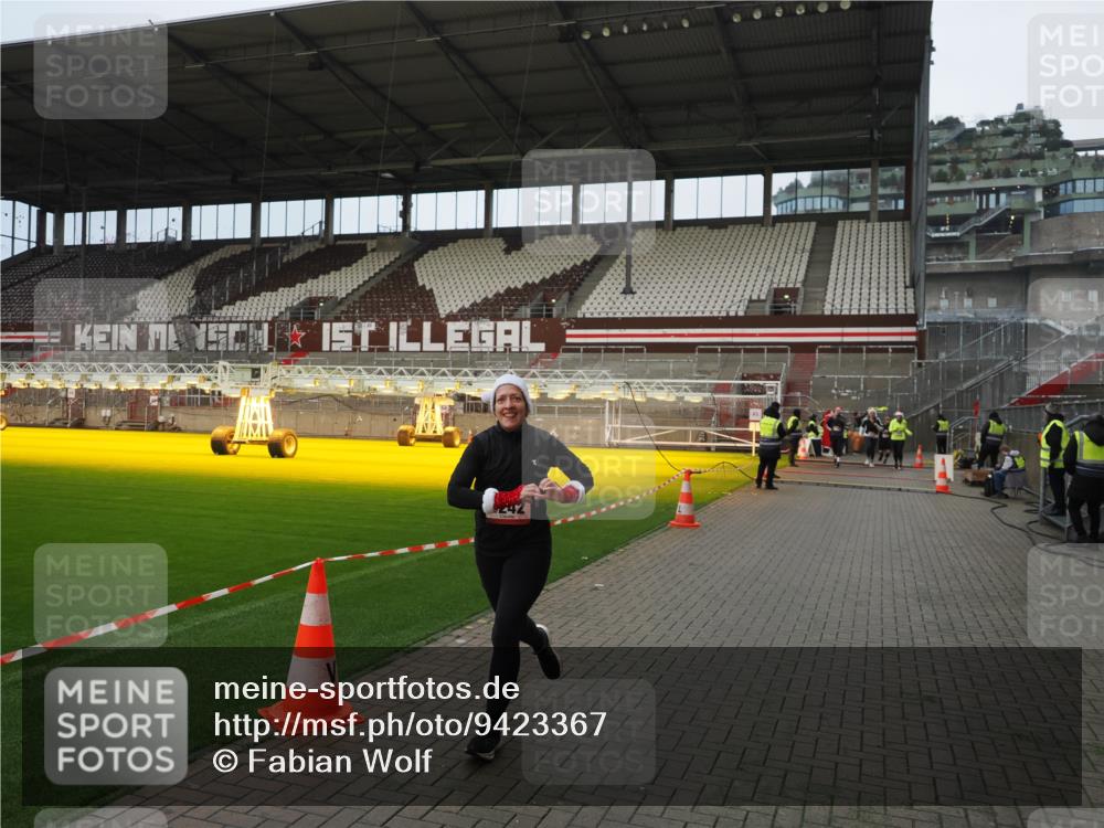07.12.2025 - St. Pauli X-Mass-Run No. 15 Fabian Wolf http://msf.ph/oto/9423367 07.12.2025 11:59:26 Ziel 862, 1337, 1406, 4242, 4790 meine-sportfotos.de