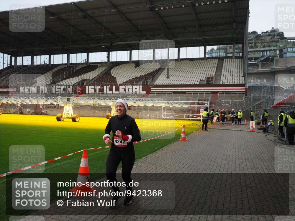 07.12.2025 - St. Pauli X-Mass-Run No. 15 Fabian Wolf http://msf.ph/oto/9423368 07.12.2025 11:59:26 Ziel 862, 1337, 1406, 4242, 4790 meine-sportfotos.de