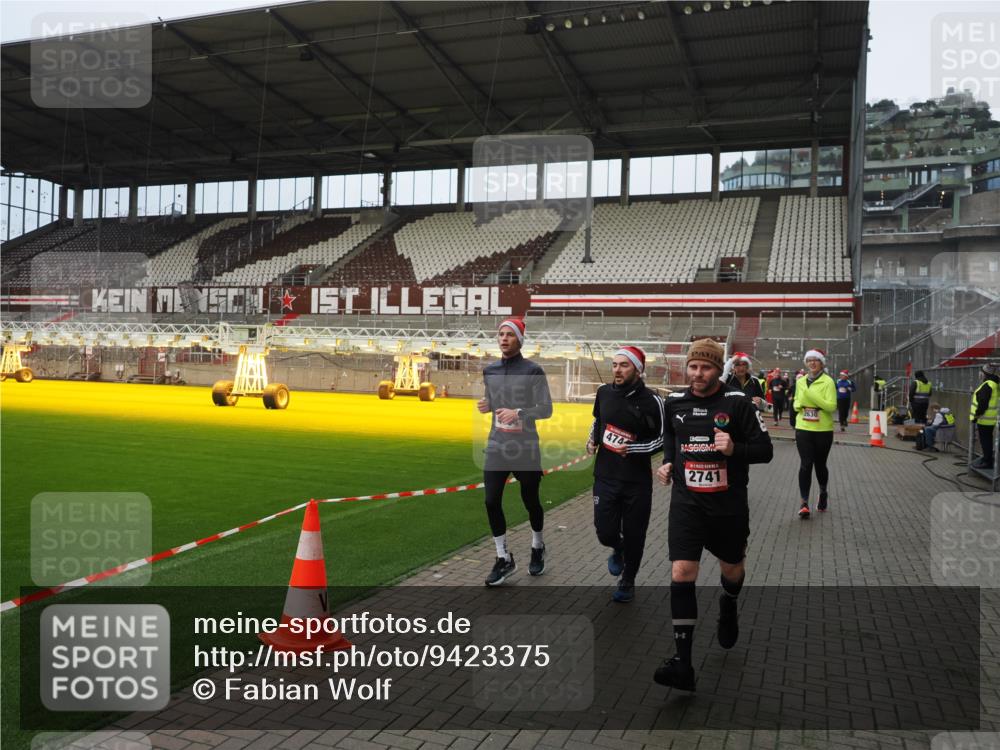 07.12.2025 - St. Pauli X-Mass-Run No. 15 Fabian Wolf http://msf.ph/oto/9423375 07.12.2025 11:59:34 Ziel 1864, 1868, 2627, 2630, 2741, 4242, 4306, 4744, 4754 meine-sportfotos.de