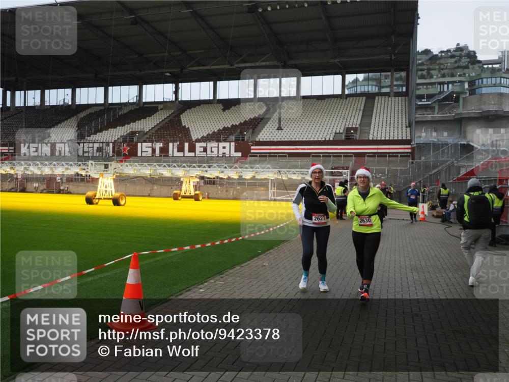 07.12.2025 - St. Pauli X-Mass-Run No. 15 Fabian Wolf http://msf.ph/oto/9423378 07.12.2025 11:59:37 Ziel 1864, 1865, 1868, 2627, 2630, 2741, 4242, 4306, 4744, 4754 meine-sportfotos.de